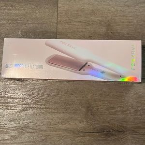FoxyBae Wide Plate Flat Iron